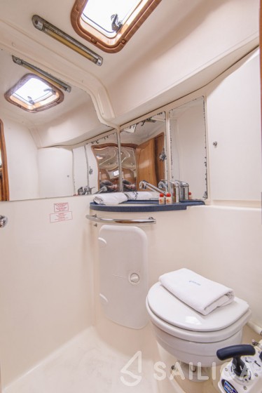 Bavaria 37 Cruiser - Yacht Charter Sailica