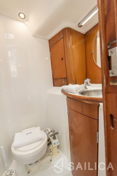 First 40.7 - Yacht Charter Sailica