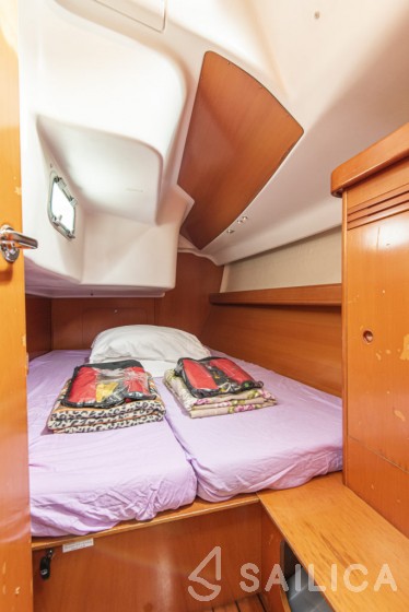 First 40.7 - Yacht Charter Sailica