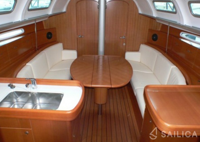 First 40.7 - Yacht Charter Sailica