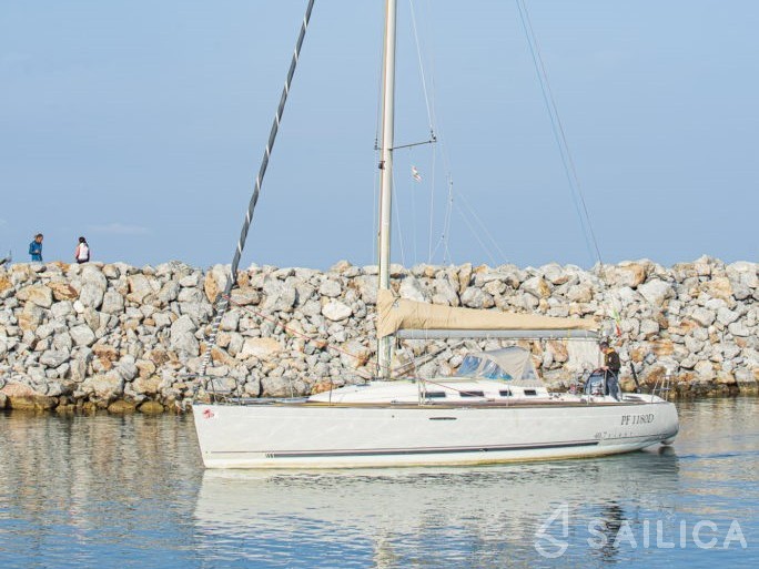 First 40.7 - Yacht Charter Sailica