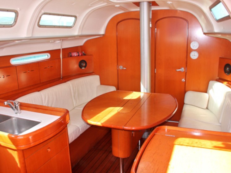 First 40.7 - Yacht Charter Sailica