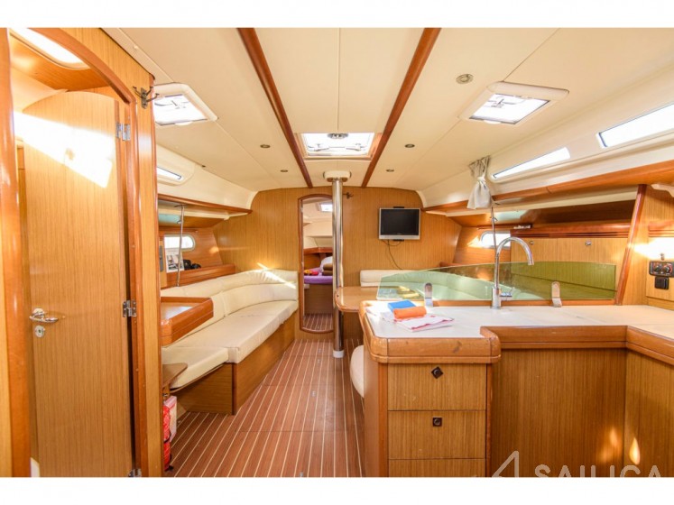 Sun Odyssey 42 i - Yacht Charter Sailica