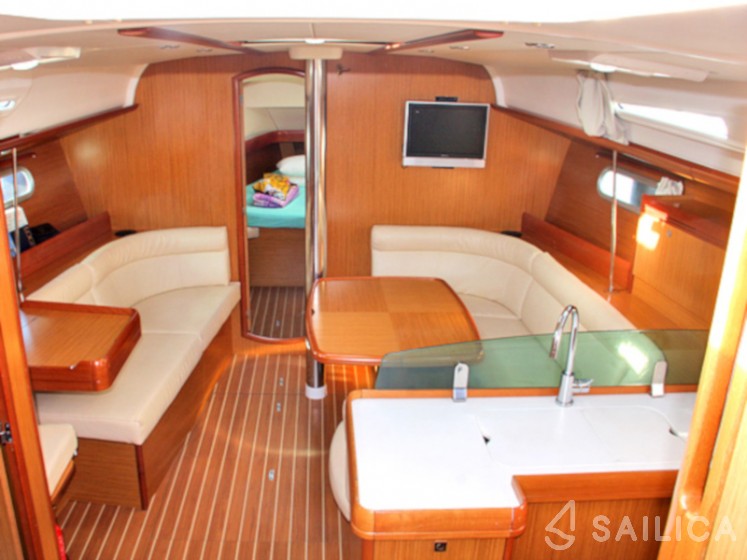Sun Odyssey 42 i - Yacht Charter Sailica