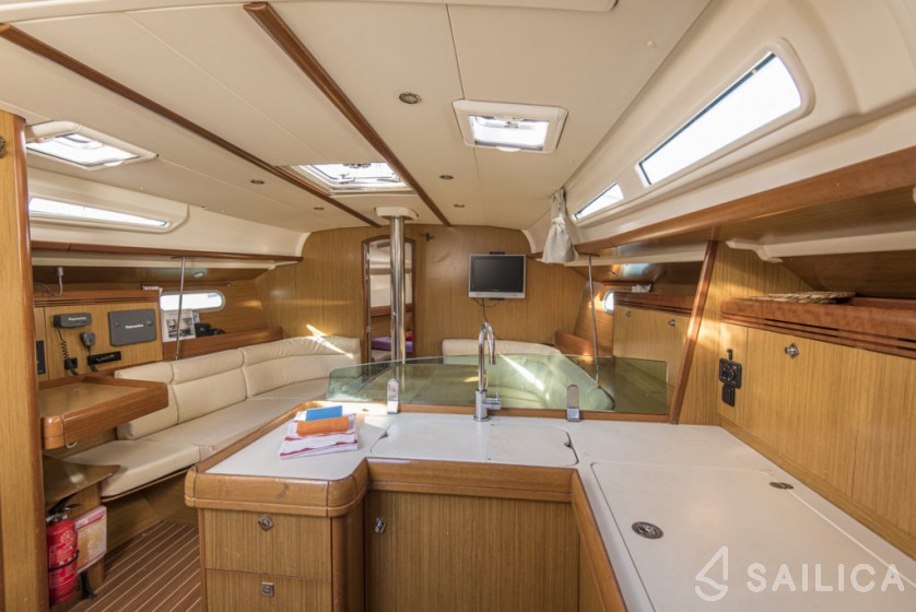 Sun Odyssey 42 i - Yacht Charter Sailica