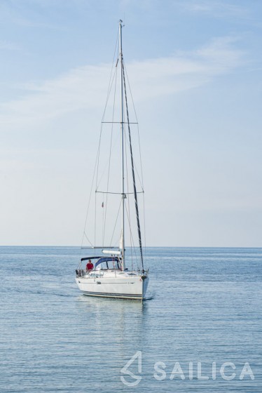 Sun Odyssey 42 i - Yacht Charter Sailica