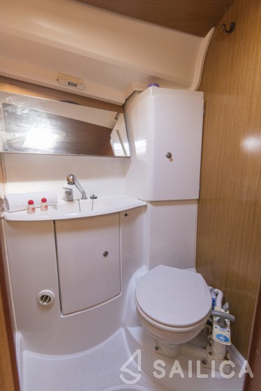 Sun Odyssey 42 i - Yacht Charter Sailica