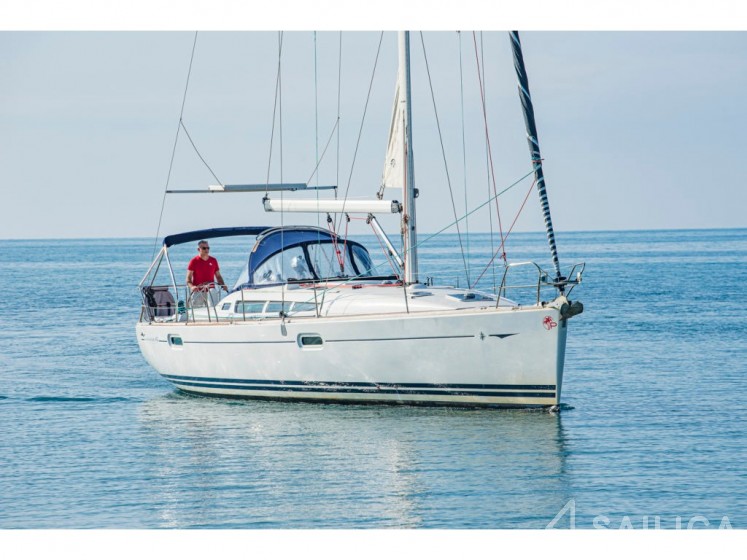 Sun Odyssey 42 i - Yacht Charter Sailica