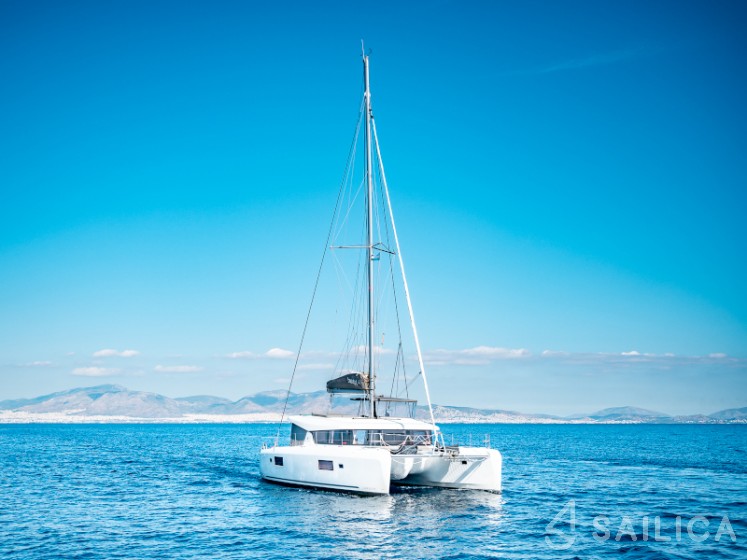 Lagoon 42 - Yacht Charter Sailica