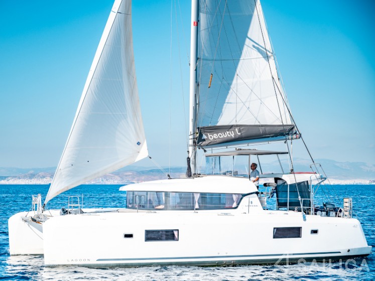 Lagoon 42 - Yacht Charter Sailica