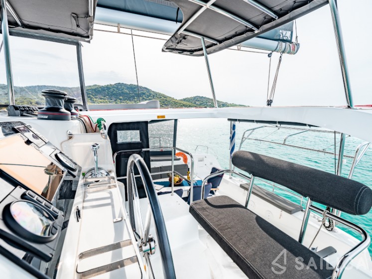 Lagoon 42 - Yacht Charter Sailica