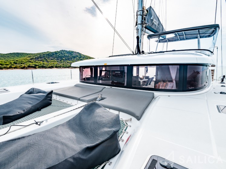 Lagoon 42 - Yacht Charter Sailica