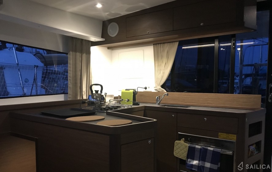 Lagoon 42 - Yacht Charter Sailica