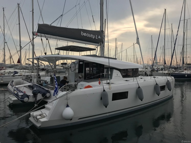 Lagoon 42 - Yacht Charter Sailica