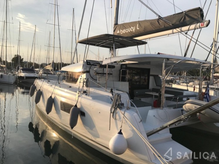 Lagoon 42 - Yacht Charter Sailica