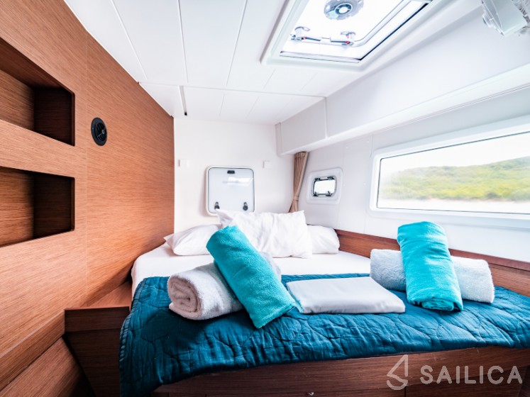 Lagoon 42 - Yacht Charter Sailica