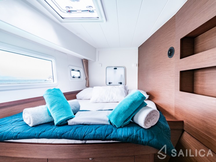 Lagoon 42 - Yacht Charter Sailica