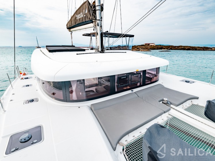 Lagoon 42 - Yacht Charter Sailica