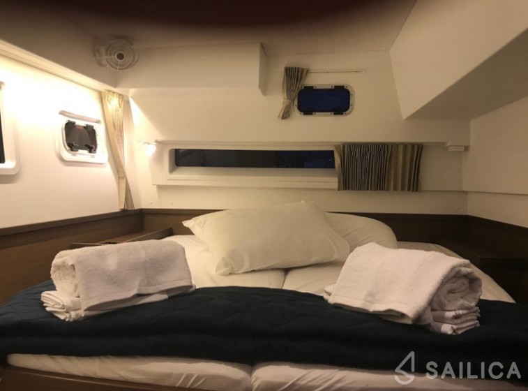 Lagoon 42 - Yacht Charter Sailica