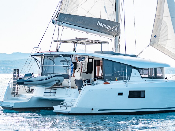 Lagoon 42 - Yacht Charter Sailica