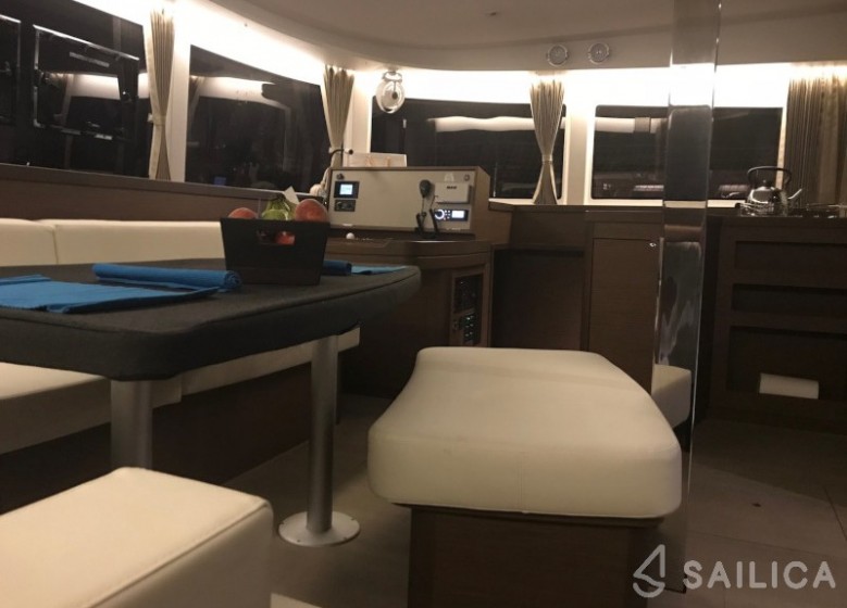 Lagoon 42 - Yacht Charter Sailica