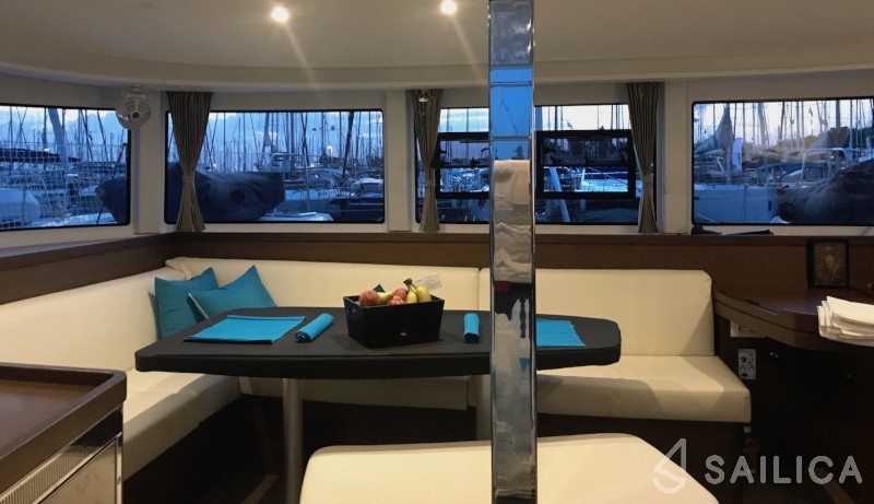 Lagoon 42 - Yacht Charter Sailica