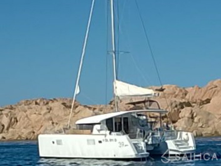Lagoon 39 - Yacht Charter Sailica