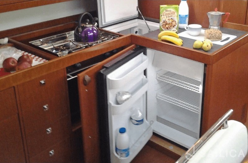 Oceanis 48 - Yacht Charter Sailica