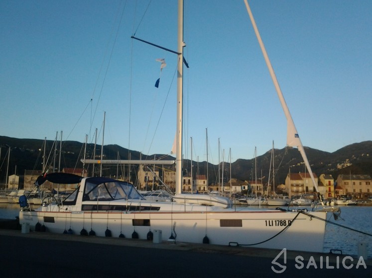 Oceanis 48 - Yacht Charter Sailica