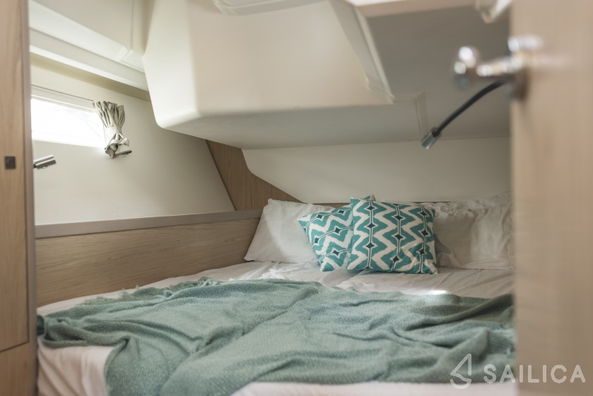 Oceanis 45 - Yacht Charter Sailica