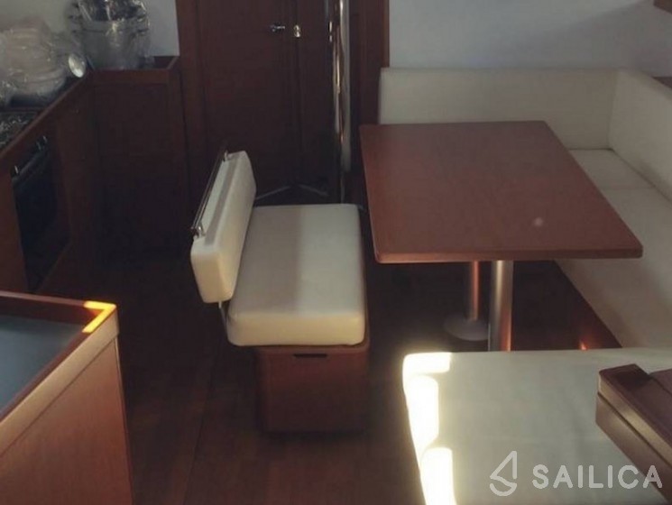 Oceanis 45 - Yacht Charter Sailica