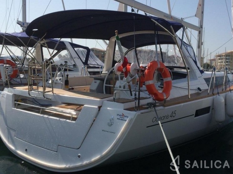 Oceanis 45 - Yacht Charter Sailica
