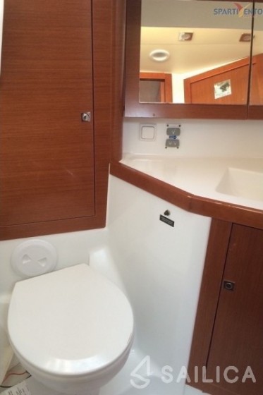 Oceanis 45 - Yacht Charter Sailica