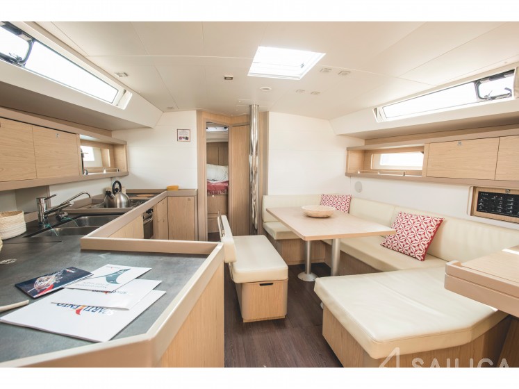Oceanis 45 - Yacht Charter Sailica
