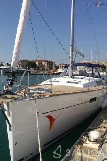 Oceanis 45 - Yacht Charter Sailica