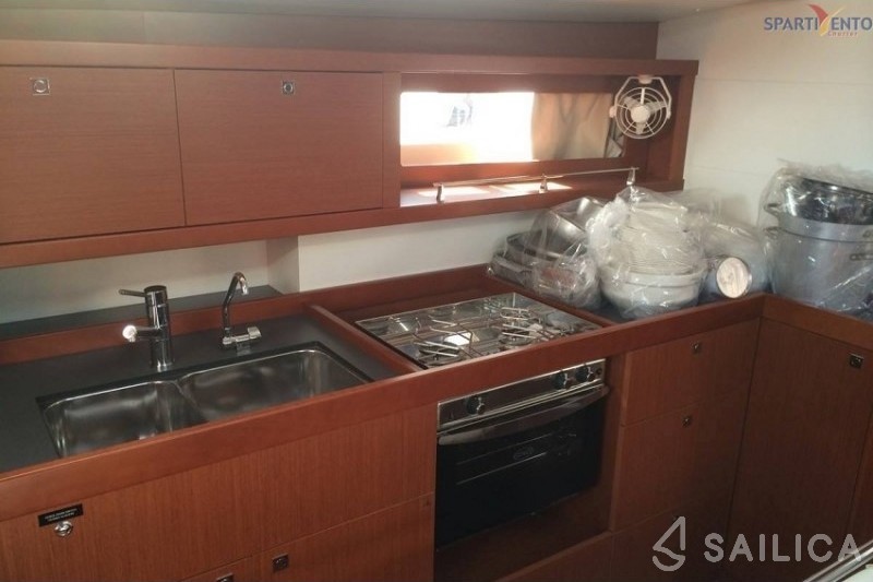 Oceanis 45 - Yacht Charter Sailica