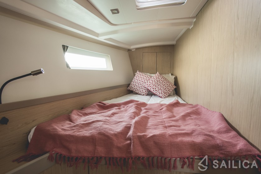 Oceanis 45 - Yacht Charter Sailica