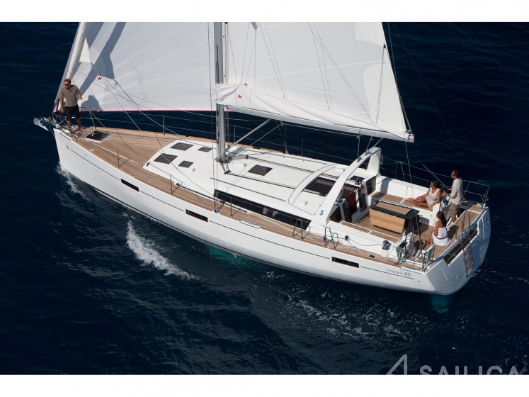 Oceanis 45 - Yacht Charter Sailica