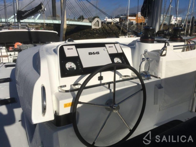 Lagoon 42 - Yacht Charter Sailica