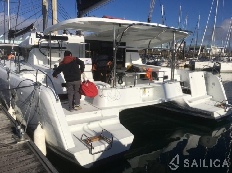 Lagoon 42 - Yacht Charter Sailica