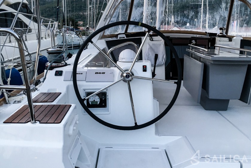 Oceanis 45 - Yacht Charter Sailica