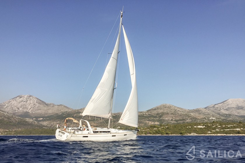 Oceanis 45 - Yacht Charter Sailica