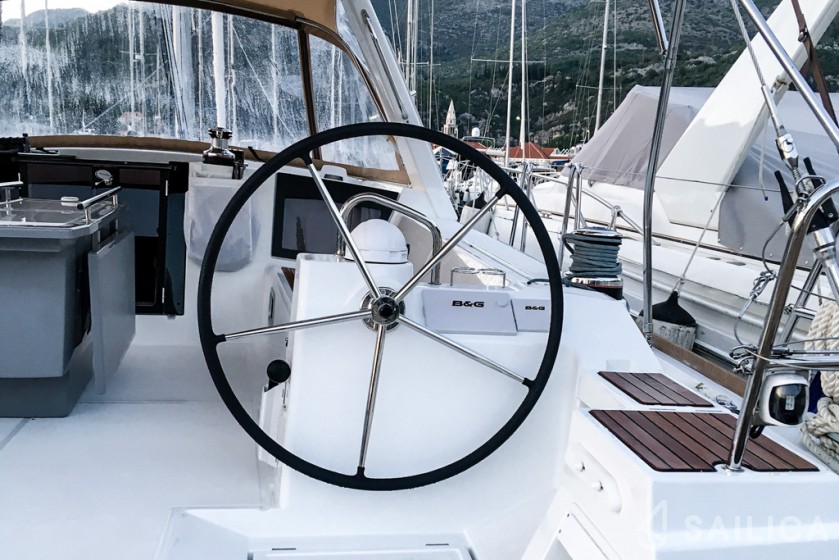 Oceanis 45 - Yacht Charter Sailica
