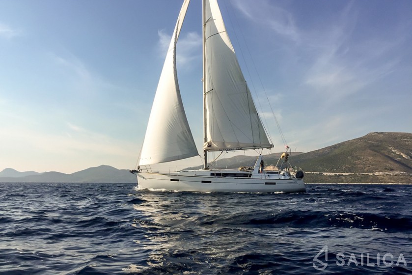 Oceanis 45 - Yacht Charter Sailica