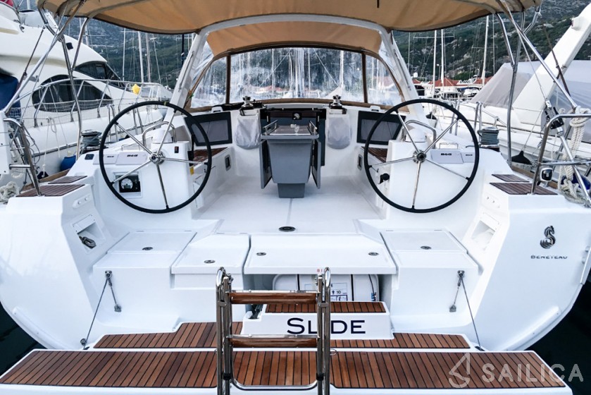 Oceanis 45 - Yacht Charter Sailica