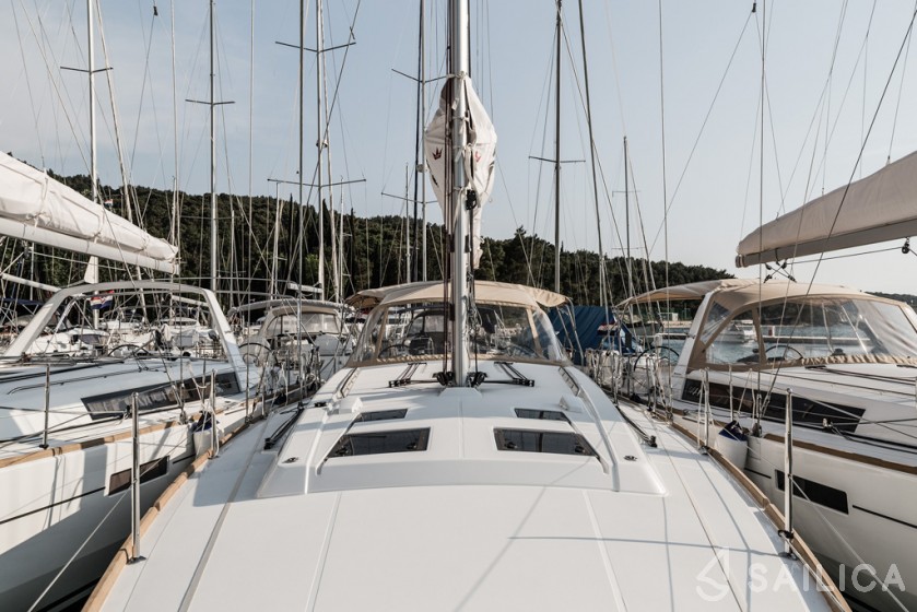Oceanis 45 - Yacht Charter Sailica