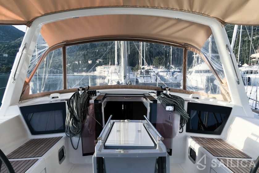 Oceanis 45 - Yacht Charter Sailica