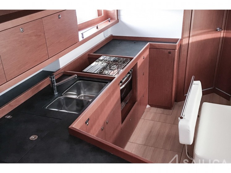 Oceanis 45 - Yacht Charter Sailica