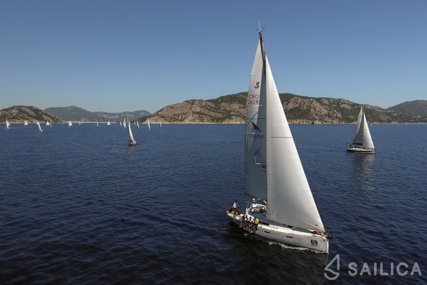 Oceanis 45 - Yacht Charter Sailica