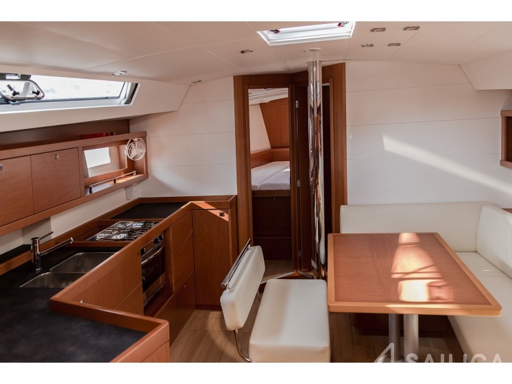 Oceanis 45 - Yacht Charter Sailica